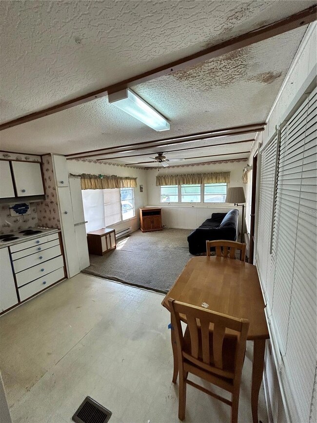 572 Marina Ln, Tavares, FL 32778 - photo 4