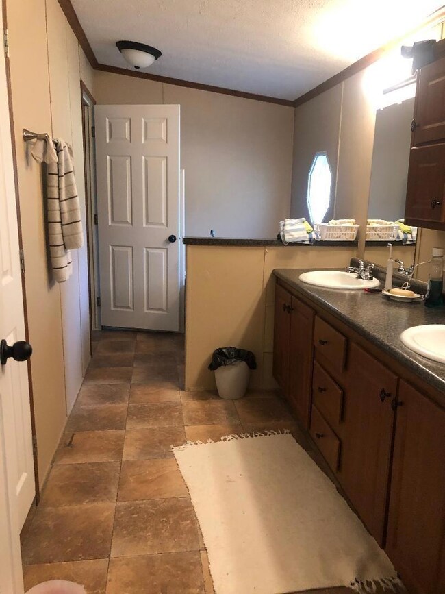 419 Blue Jay Ct, Granbury, TX 76049 - photo 7