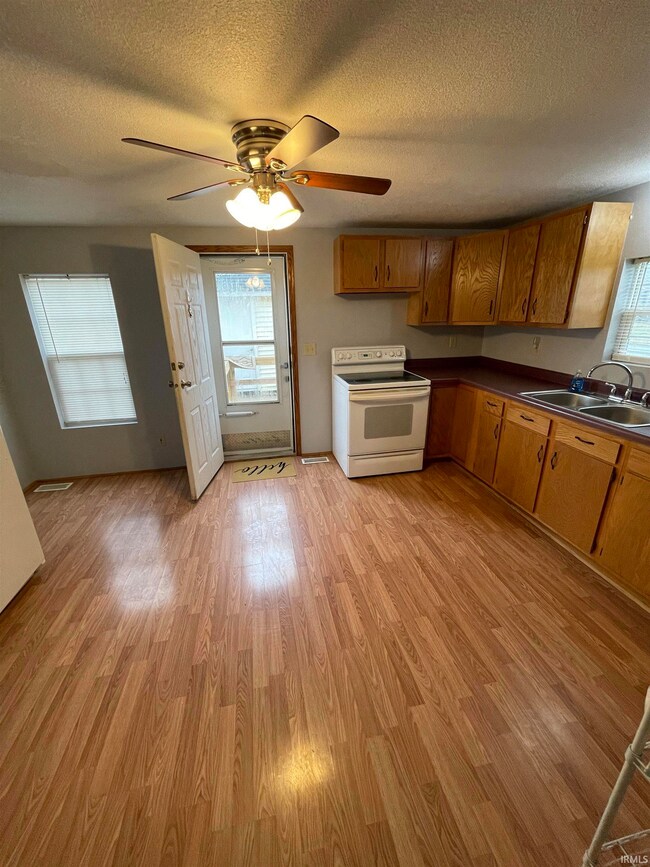 800 20th St, Auburn, IN 46706 - photo 7