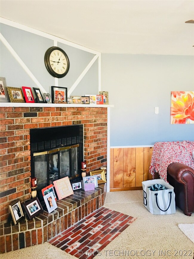 311 E Gum St, Henryetta, OK 74437 - photo 4