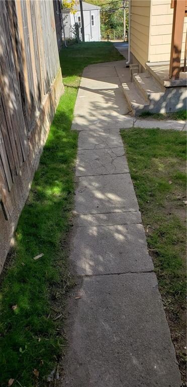 Path off Montcalm to 499 back yard