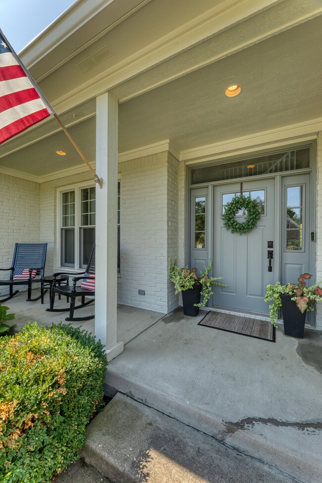 10205 Woods Edge Dr, Fishers, IN 46037 - photo 5