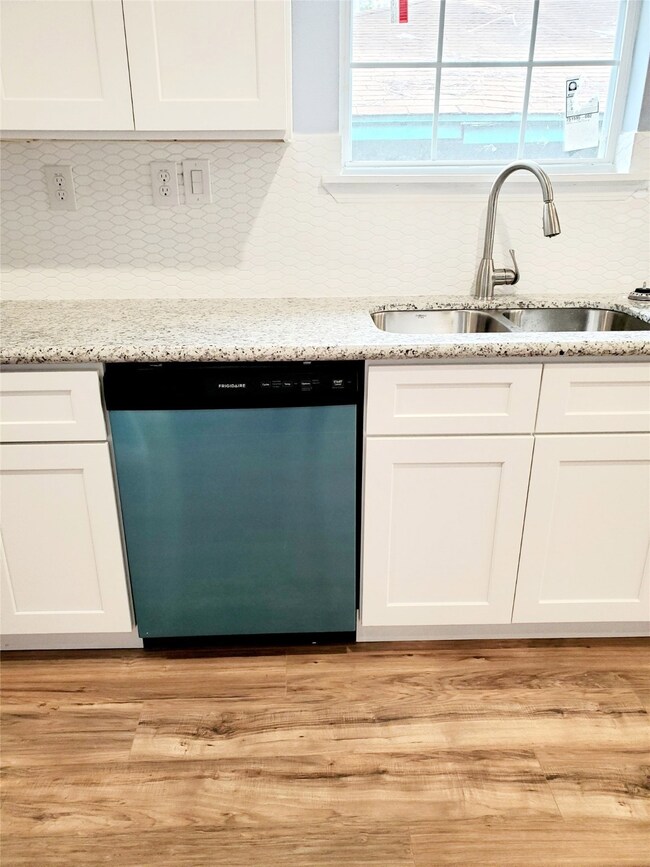 3702 Nathaniel Brown St, Houston, TX 77021 - photo 7