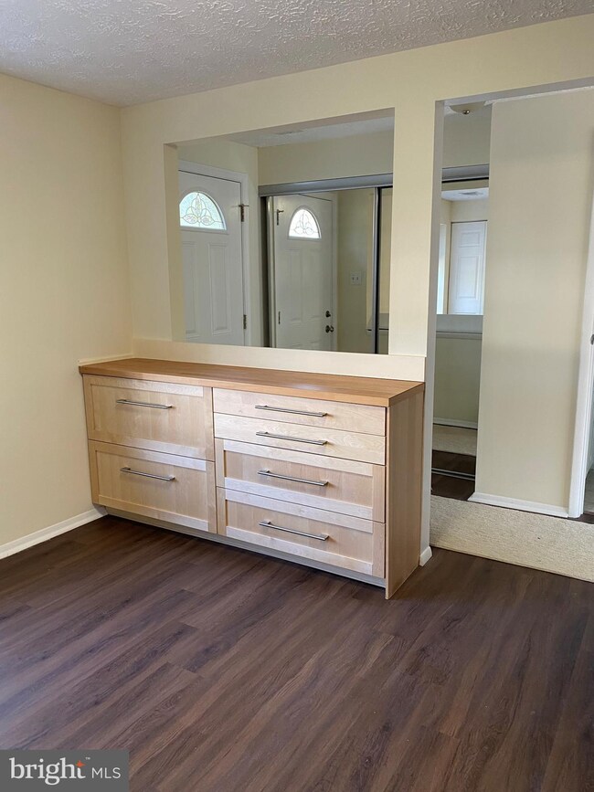 8301 Bark Tree Ct, Springfield, VA 22153 - photo 3