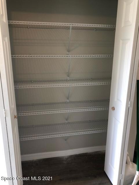 5401 Flint Dr. pantry