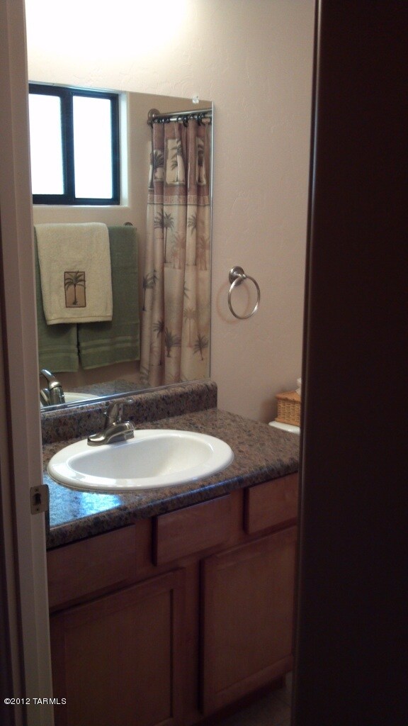 2775 Bell Hollow guest bath