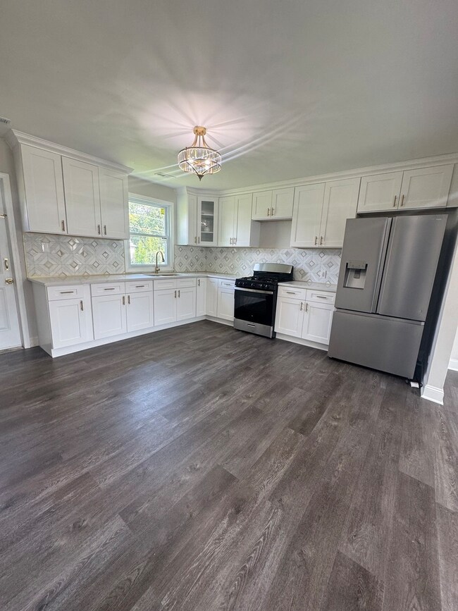 7940 W 71st St, Bridgeview, IL 60455 - photo 2