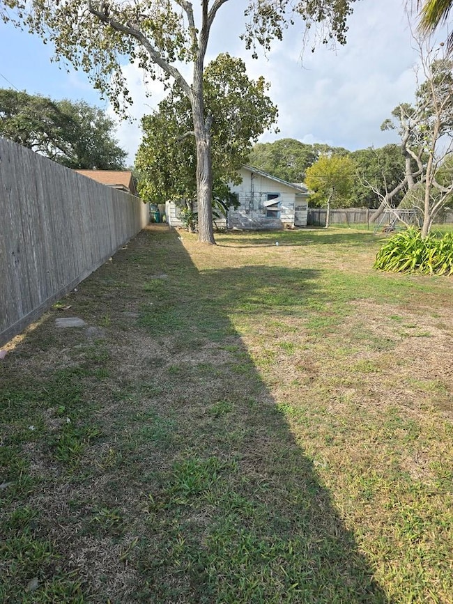 325 N Houston St, Aransas Pass, TX 78336 - photo 6