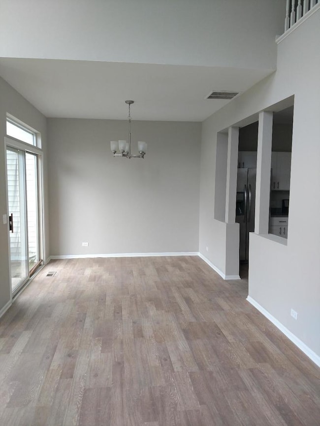 957 Viewpoint Dr, Lake In the Hills, IL 60156 - photo 2