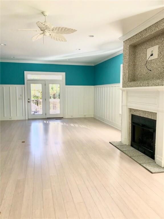 Spacious living room and dining room, gas logs, TV