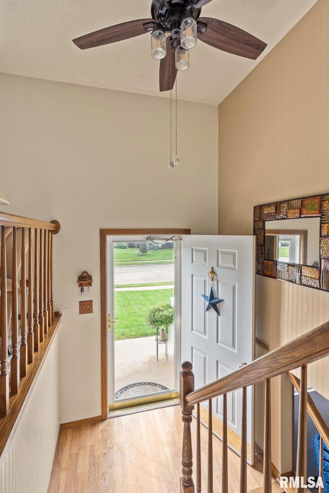 5404 Oakbrook Rd, Davenport, IA 52806 - photo 4