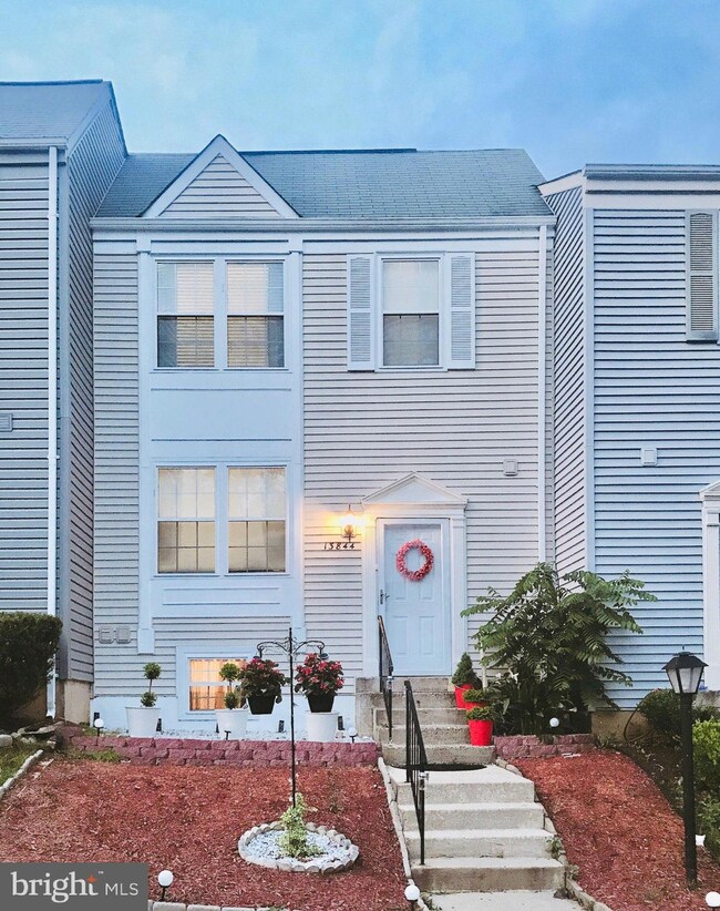 13844 Laura Ratcliff Ct, Centreville, VA 20121 - photo 2