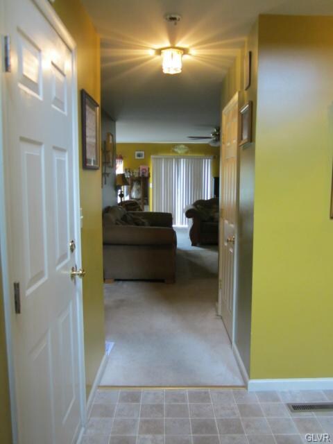 6889 Hunt Dr, Macungie, PA 18062 - photo 4