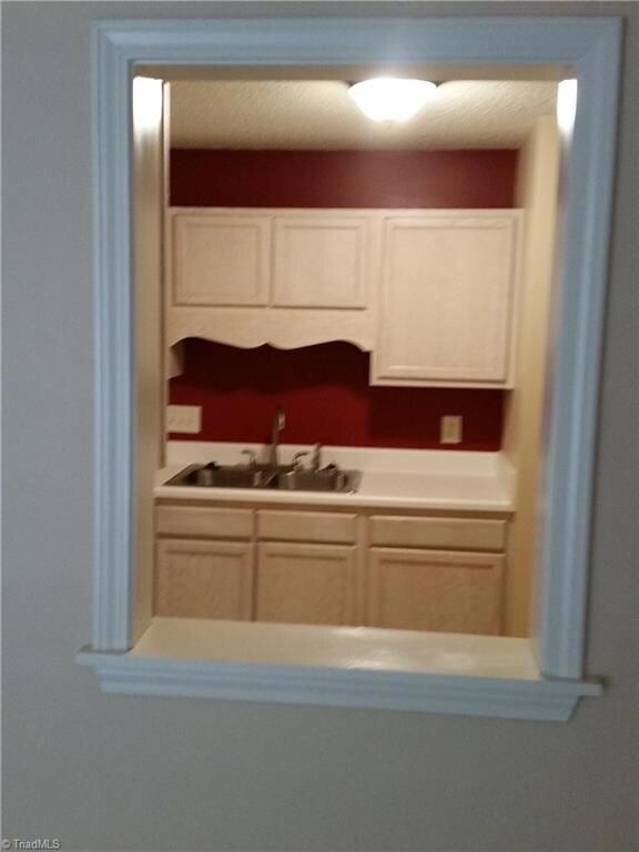 pass thru from living room to kitchen