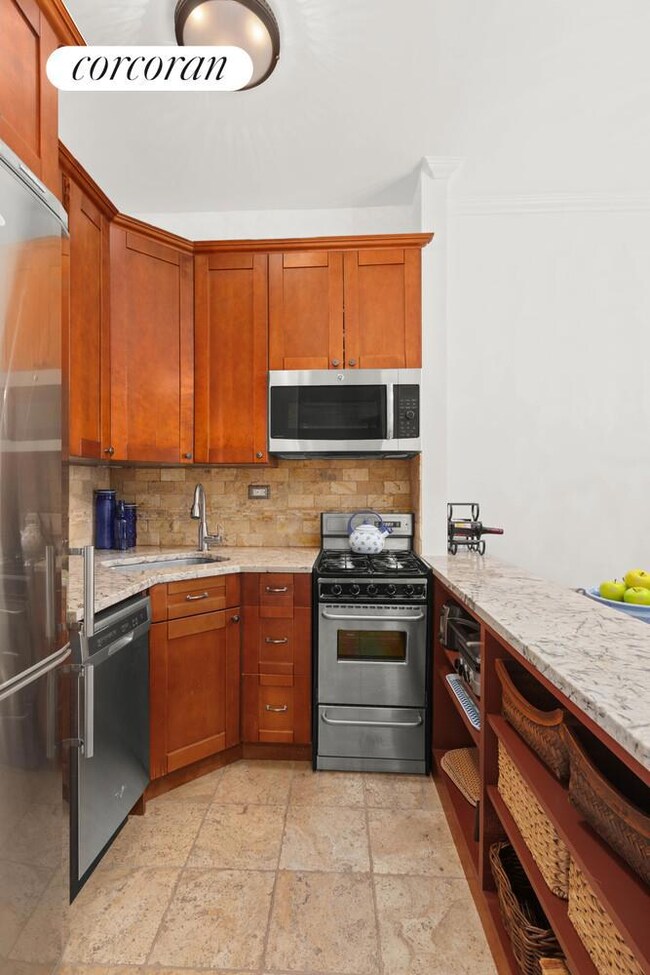 326 W 83rd St unit 2D, New York, NY 10024 - photo 4