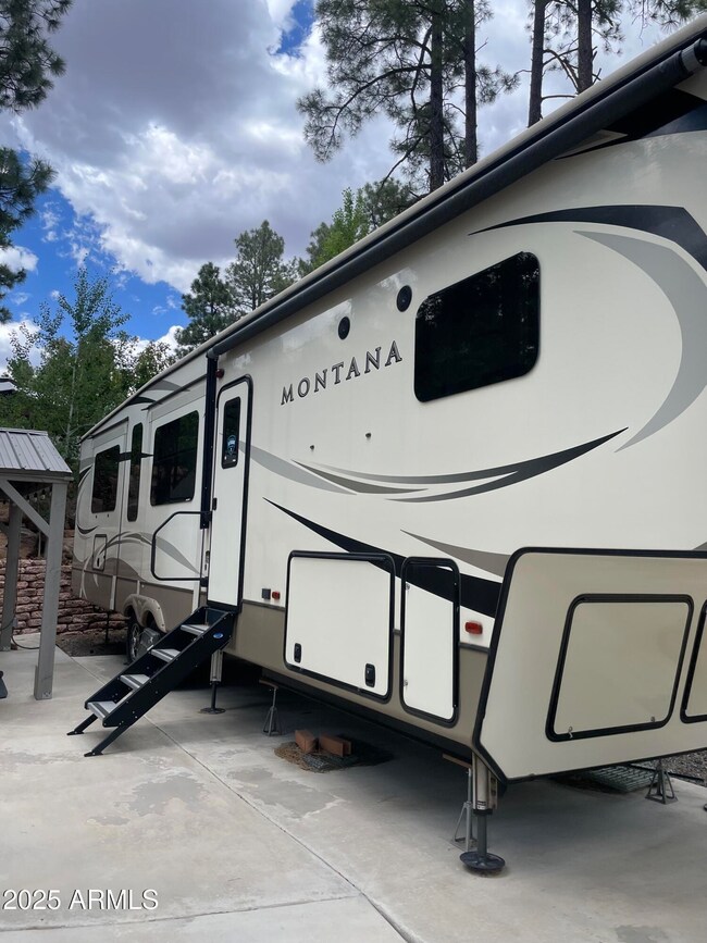 Land 5th Wheel 2