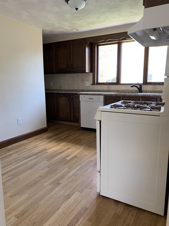 86 Golden Ave unit 2, Medford, MA 02155 - photo 5