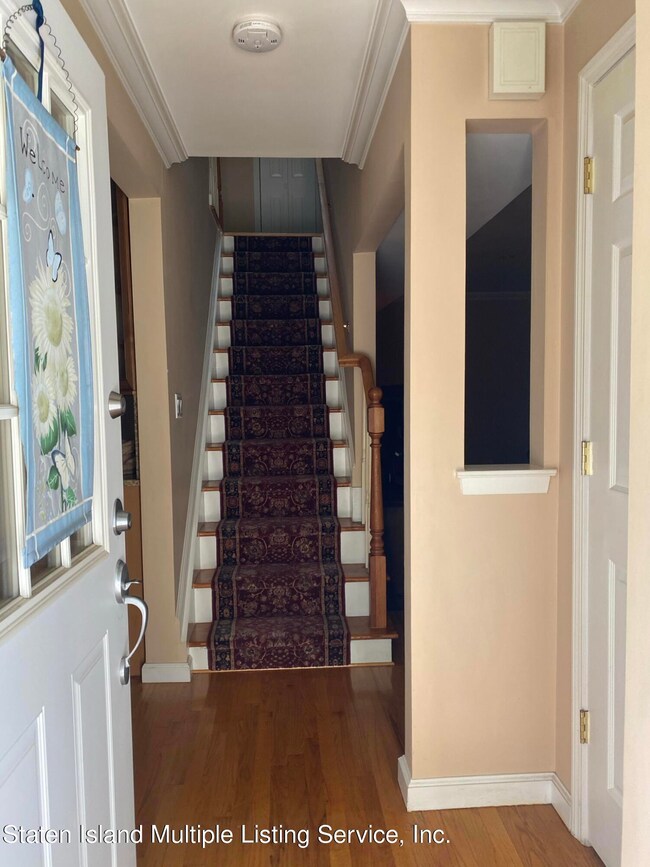 12 Franklin Ln unit B, Staten Island, NY 10306 - photo 3