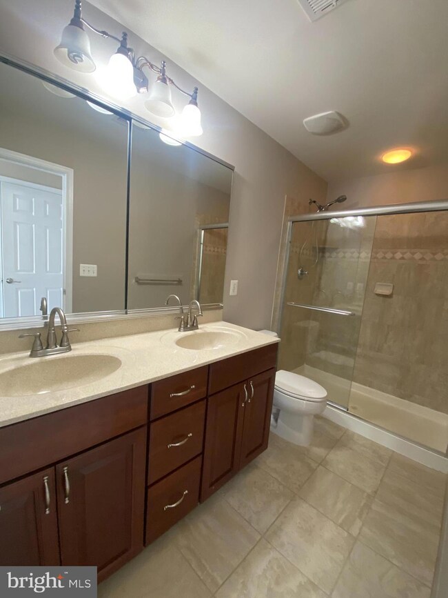 25039 Justice Dr, Chantilly, VA 20152 - photo 5