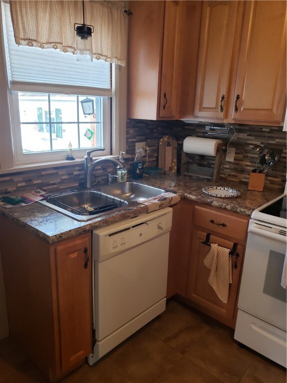 unlisted-address, Cranston, RI 02910 - photo 4