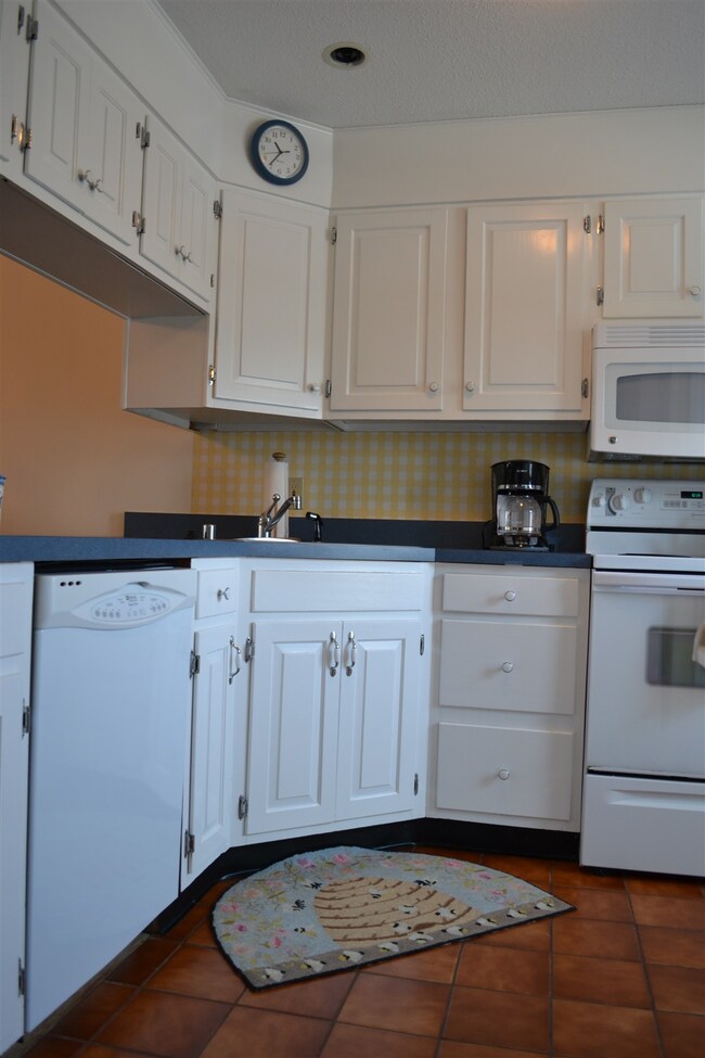 365 Lyman Batcheller Rd unit E, Hartford, VT 05059 - photo 5