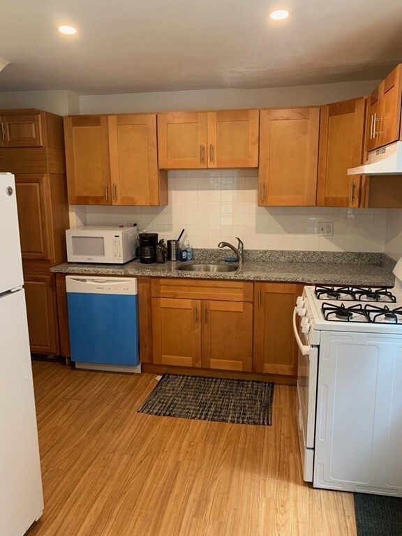 8 Hemlock Rd, Hingham, MA 02043 - photo 4