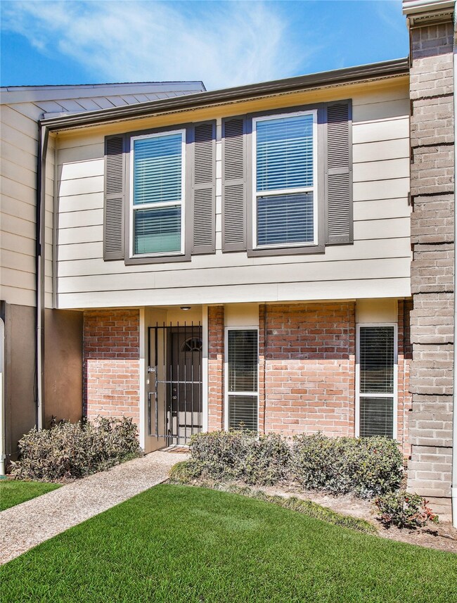 10349 Longmont Dr unit 35/11, Houston, TX 77042 - photo 2