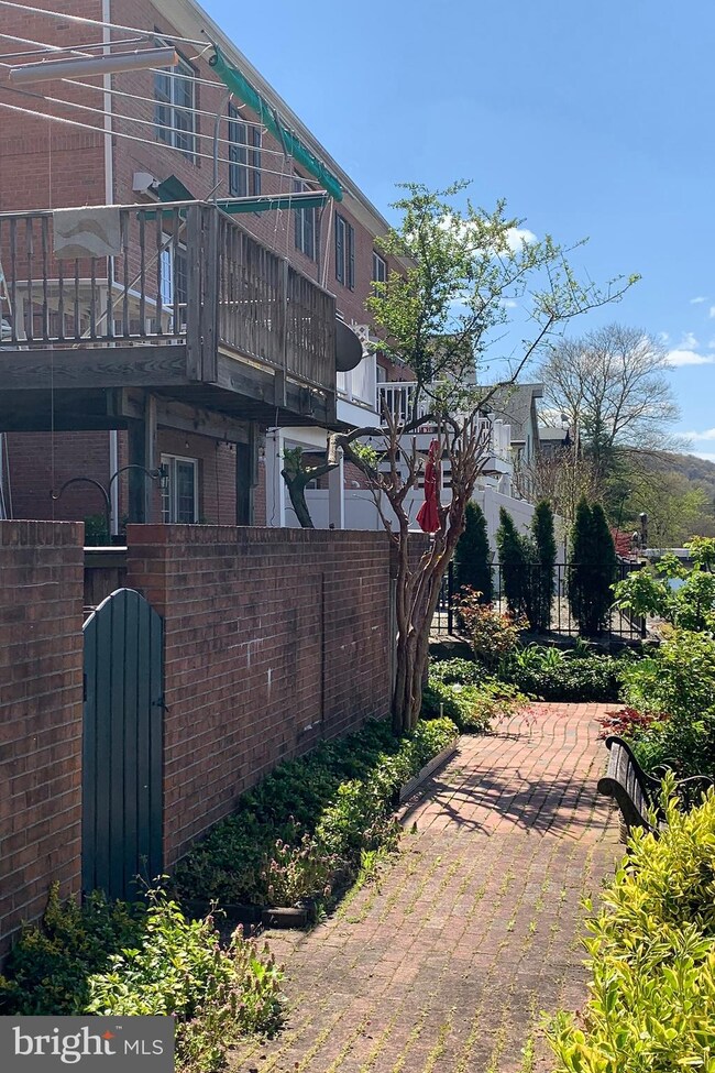 21 Clinton St, Lambertville, NJ 08530 - photo 3