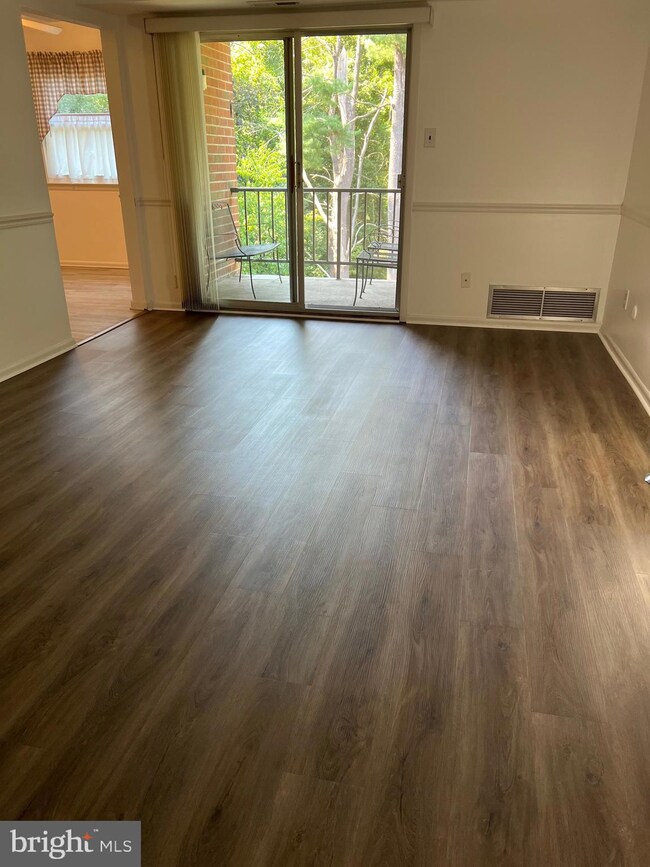 208-J Hampton Crossing, Southampton, PA 18966 - photo 5