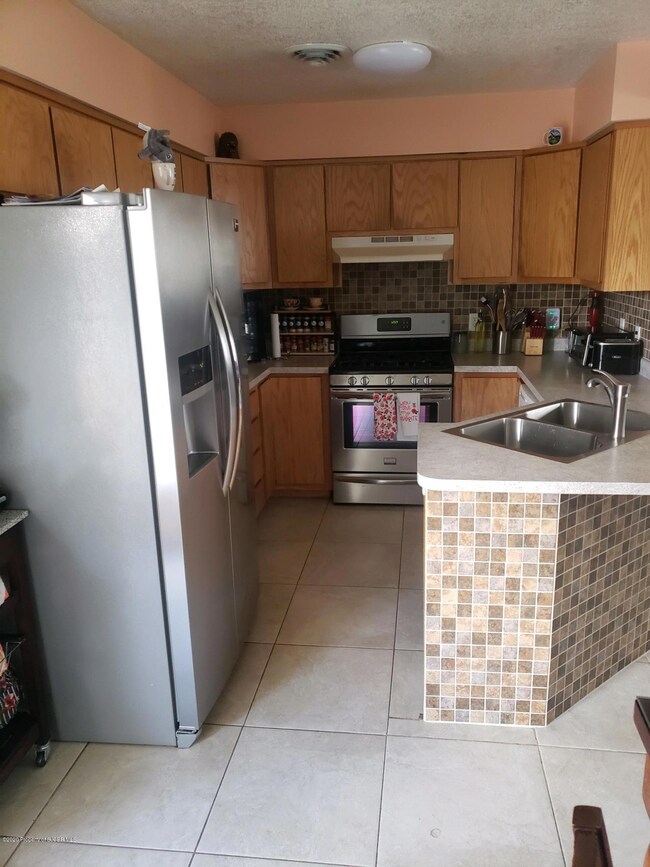 204 Valle Vista Dr, Farmington, NM 87401 - photo 2