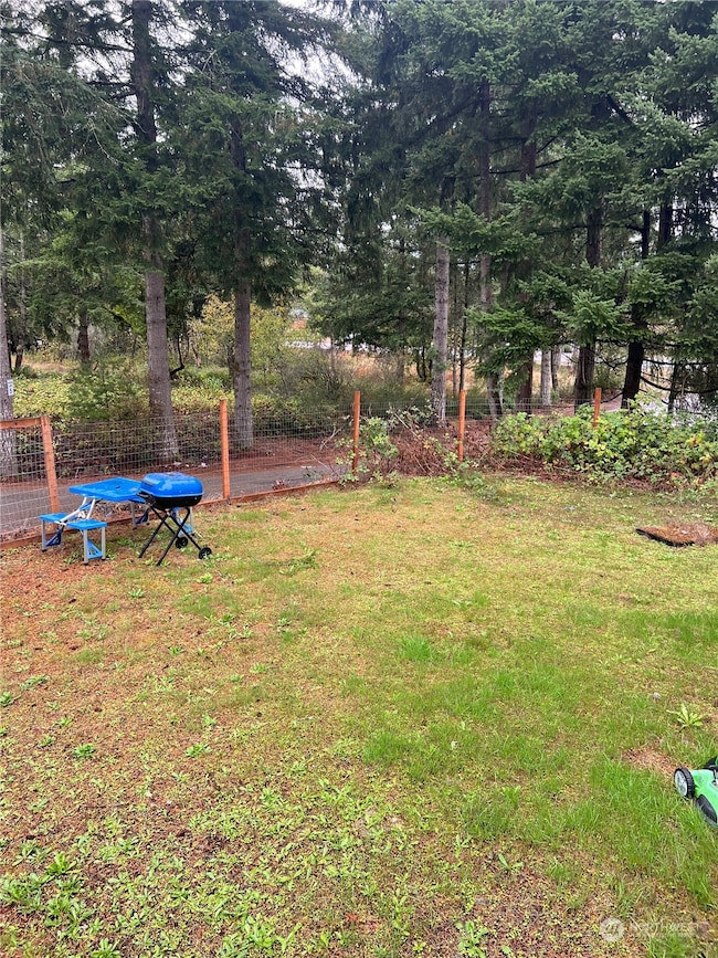 Fully fenced side yard