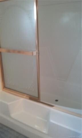 master bath tub with shower