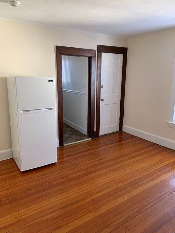 7 Abbott St unit 3, Wellesley, MA 02482 - photo 2