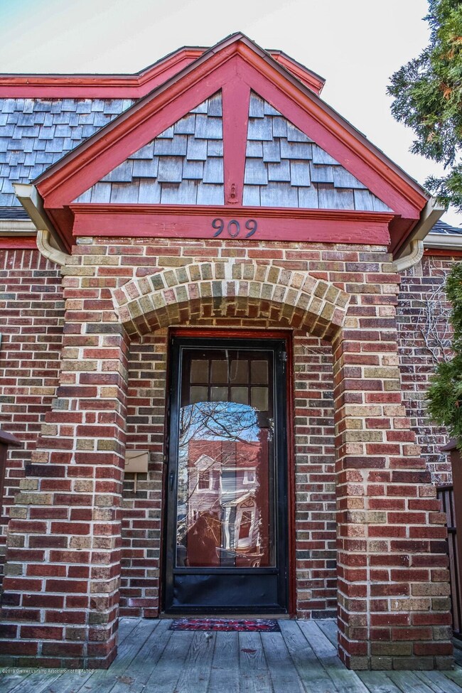 909 Sparrow Ave, Lansing, MI 48910 - photo 3
