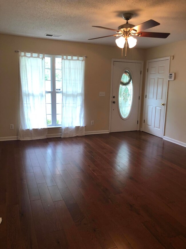 Colony Circle living room