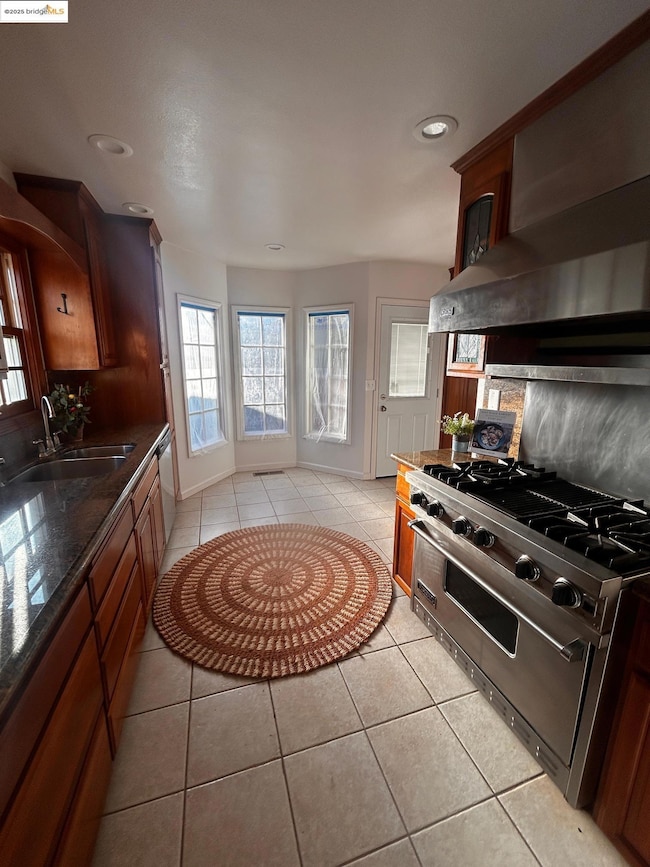 869 Lassen St, Richmond, CA 94805 - photo 7