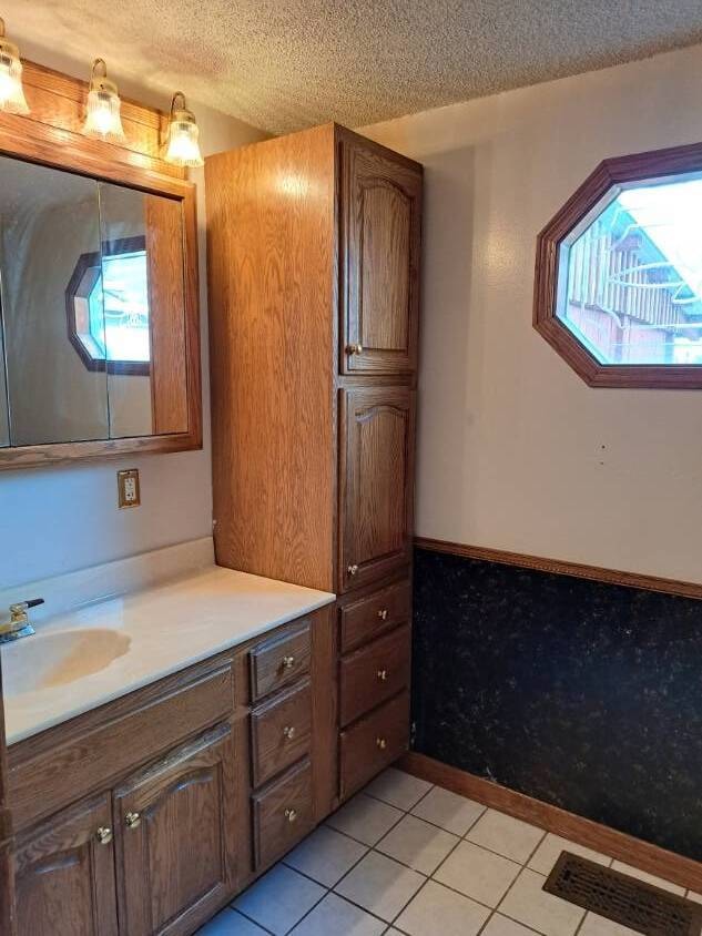 527 Shelton St, Chadron, NE 69337 - photo 5