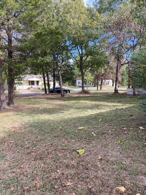 209 Bills St, Bonham, TX 75418 - photo 2