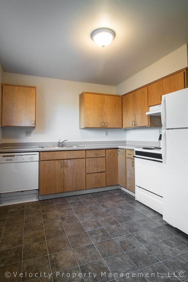 1021 NW Portland Ave, Bend, OR 97701 - photo 4