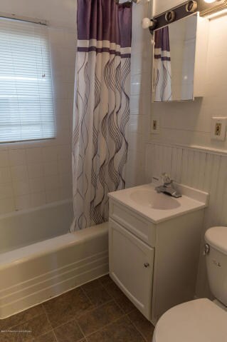 Bathroom<|><|>
