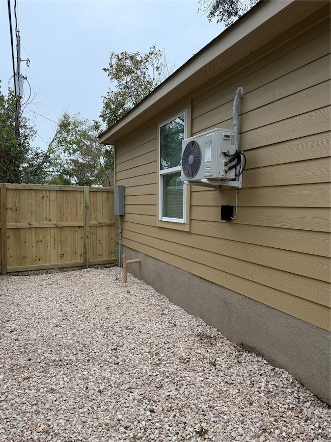 534 Sulphur St, Houston, TX 77034 - photo 2