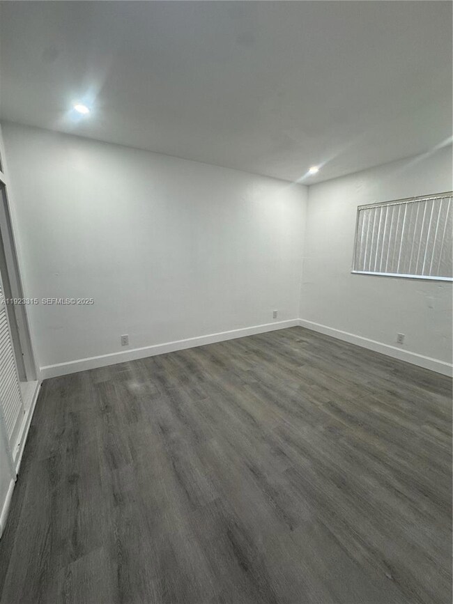 1633 NW 8th Ave unit 1, Fort Lauderdale, FL 33311 - photo 4