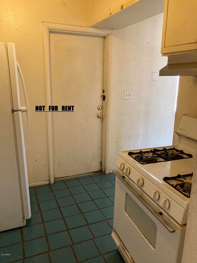 8114 W Avalon Dr, Phoenix, AZ 85033 - photo 4