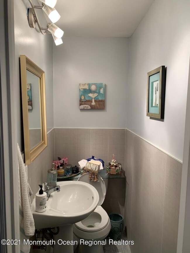 295 Roosevelt Ave unit WINTER, Oakhurst, NJ 07755 - photo 6