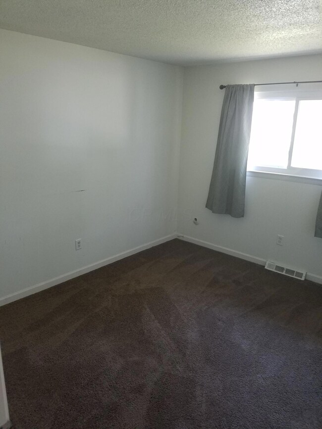 2670 Glenbriar St, Columbus, OH 43232 - photo 6