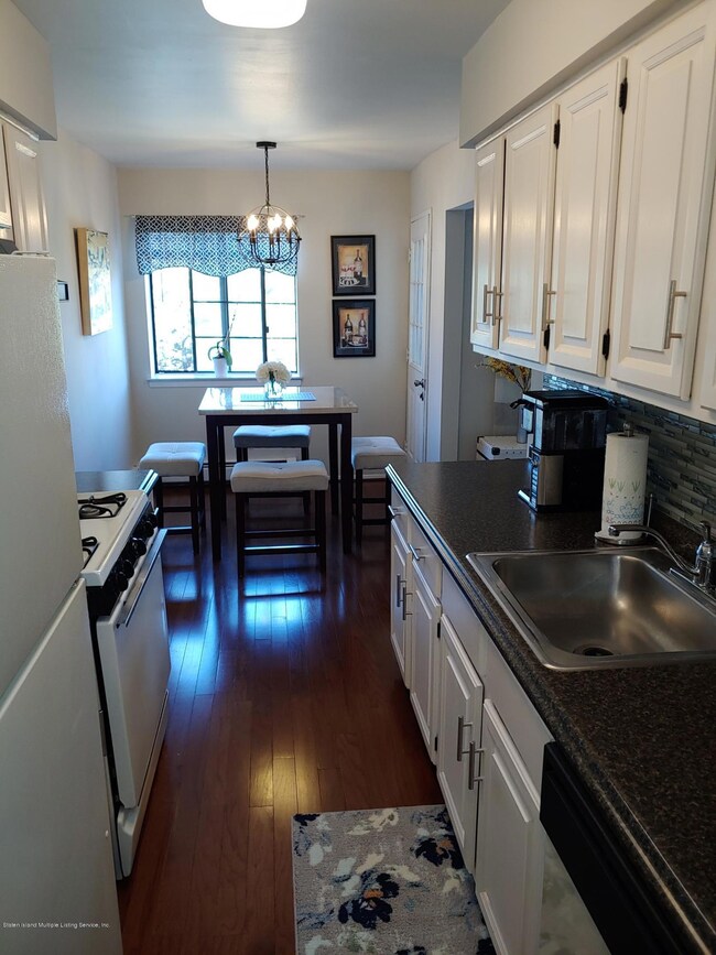 120 Devon Loop unit 110, Staten Island, NY 10314 - photo 6