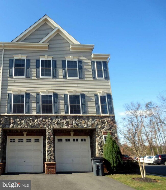 11235 Wortham Crest Cir unit 74, Manassas, VA 20109 - photo 2