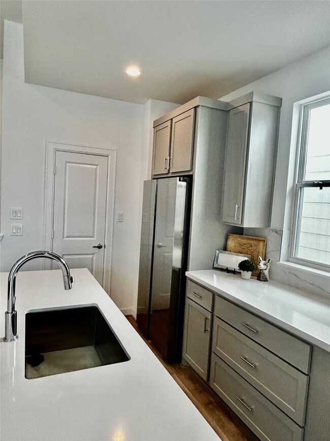 1104 Highland Square Ln, Houston, TX 77091 - photo 6