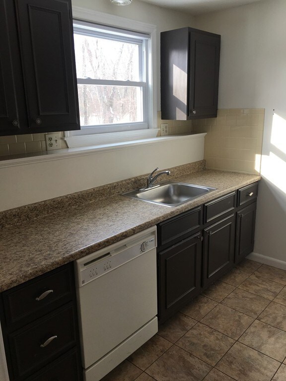 128 Cheryl Ln unit 1R, Holliston, MA 01746 - photo 3