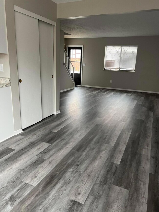 3068 Highcliff Ct unit 3068, Columbus, OH 43231 - photo 5